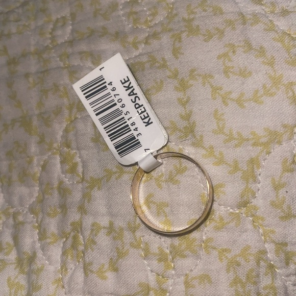 Gold ring - Picture 2 of 3